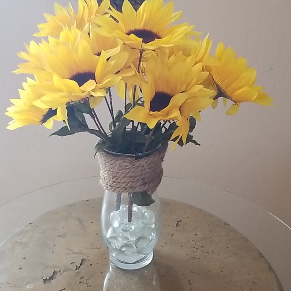 Vase of Sunflowers - Picture 3 of 6